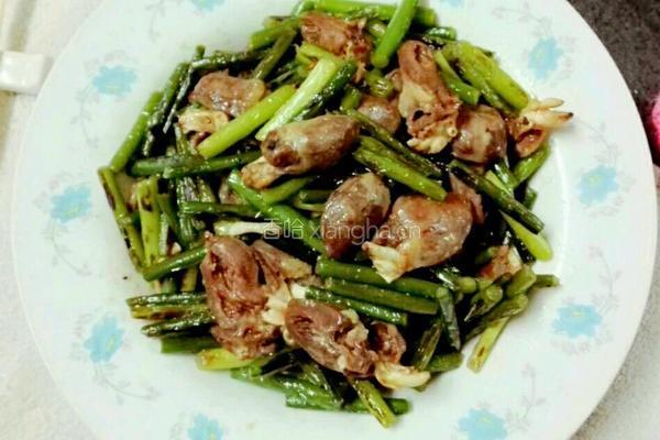 蒜苔炒鸡心的做法图解11