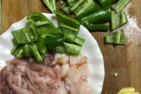 青椒肉片的做法图解1