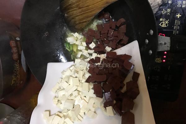 猪血豆腐汤的做法图解4