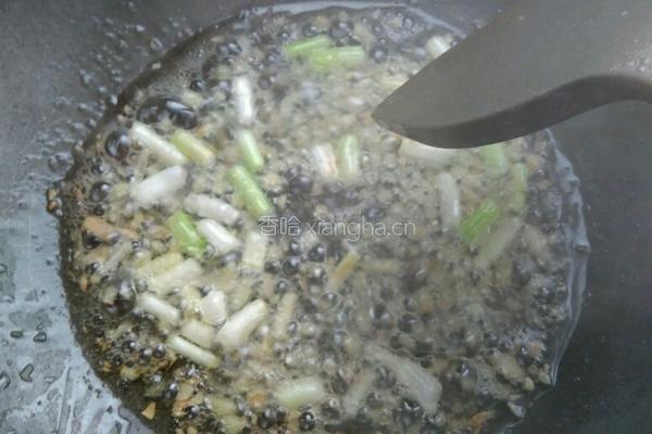 豌豆腊肠土豆闷饭的做法图解3
