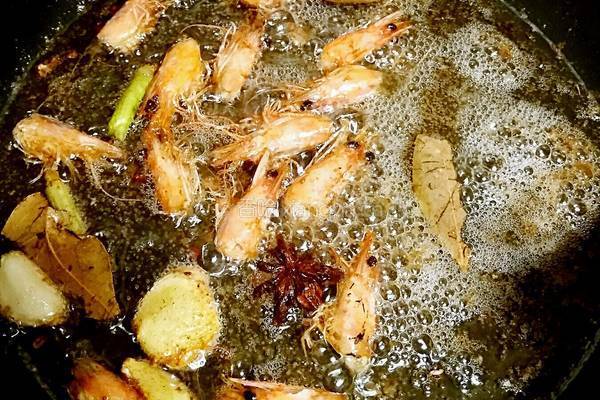 自制虾油（虾肉做饺子馅 废虾头做虾油）的做法图解3