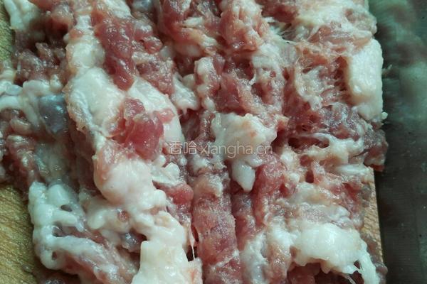 猪肉馅饺子的做法图解1