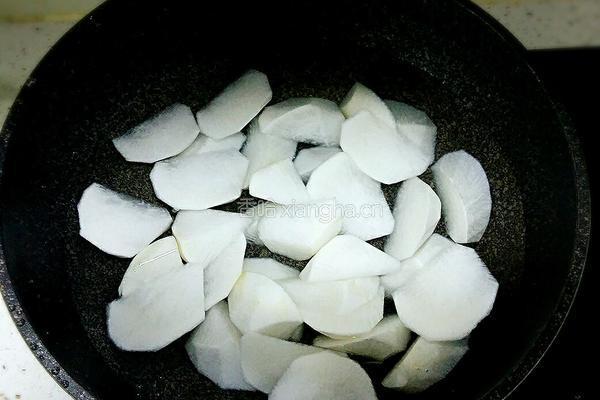 羊排萝卜汤的做法图解2