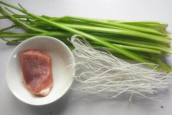 芹菜肉丝的做法图解1