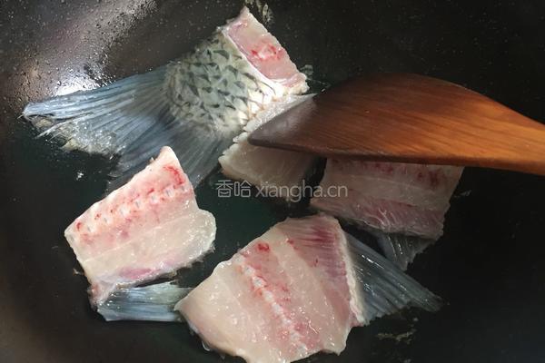 清甜鱼汤的做法图解1