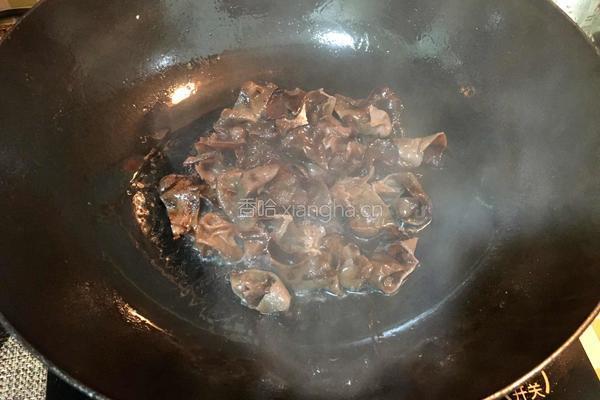 木耳肉片汤的做法图解3