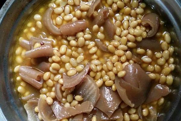 黄豆炖肉皮的做法图解4