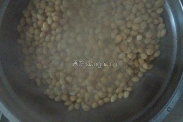 黄豆炖肉皮的做法图解2