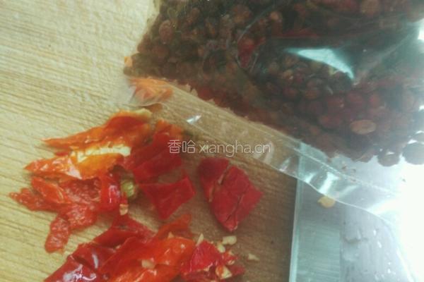 麻辣金针菇的做法图解2