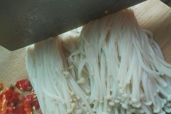 麻辣金针菇的做法图解4
