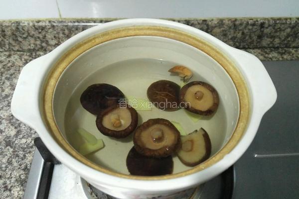 竹荪金针菇汤的做法图解5