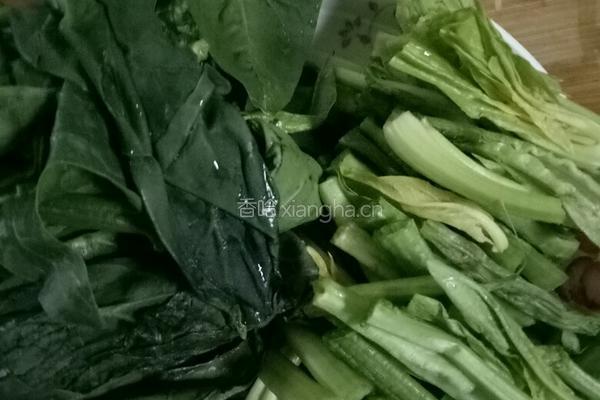 油拌菠菜的做法图解1