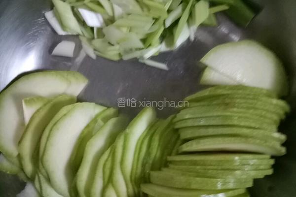 西红柿炒西葫芦的做法图解2