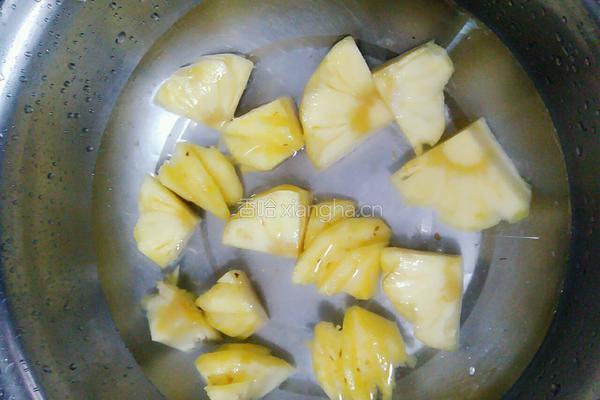 菠萝香蕉卷的做法图解2