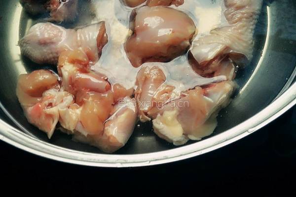 香菇春笋炖鸡腿的做法图解3