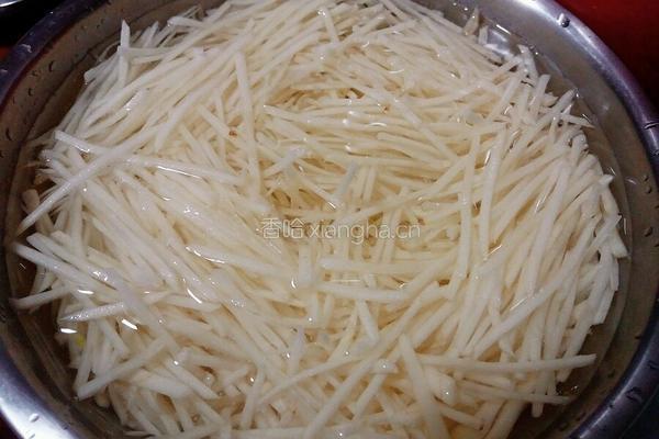 凉拌土豆丝的做法图解1