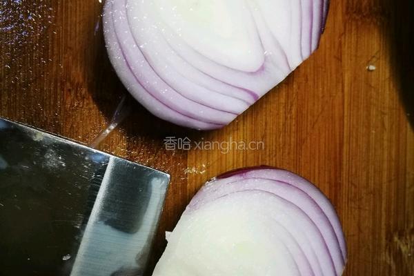 「Cathy边吃边营养」洋葱清炒有机菜花 非干锅版的做法图解2