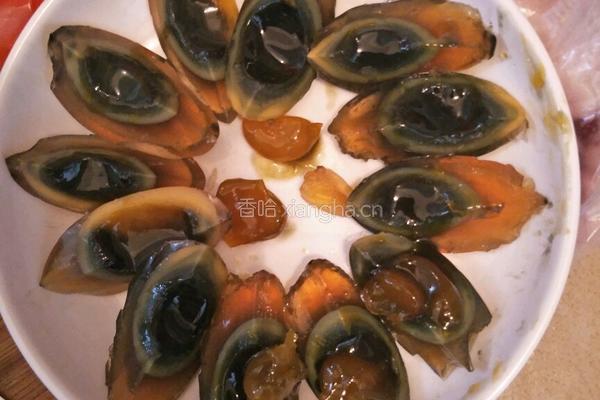 凉拌皮蛋的做法图解1