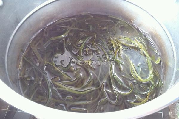  酸辣海带丝的做法图解5