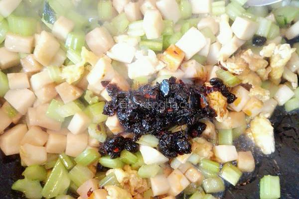 香辣杏鲍菇芹菜丁的做法图解8