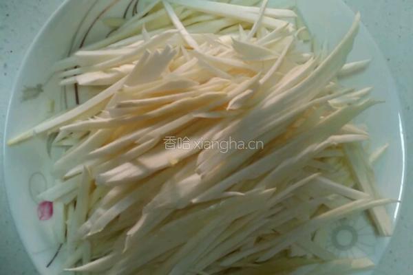 茭白炒肉的做法图解1