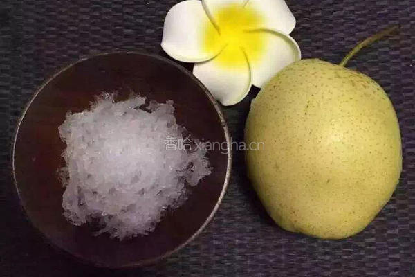 雪梨炖燕窝的做法图解1