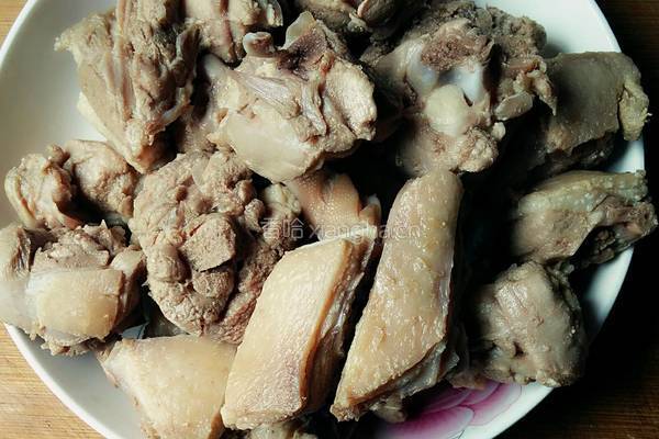 鸭腿炖春笋的做法图解3