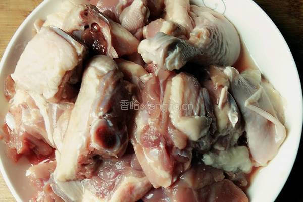 鸭腿炖春笋的做法图解2