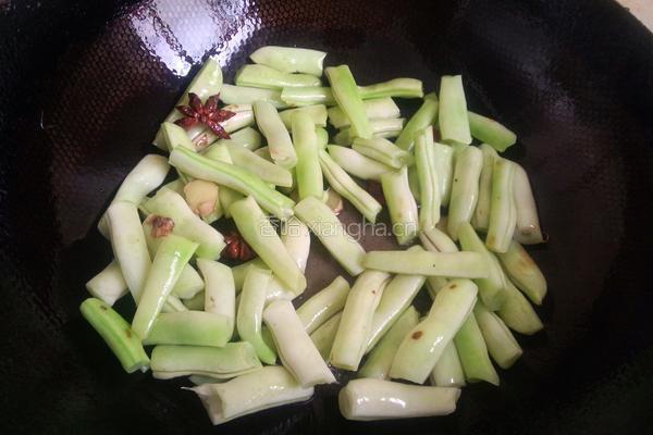 芸豆炖土豆的做法图解2