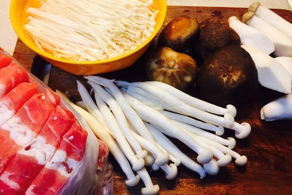 杂菌肥牛汤的做法图解1