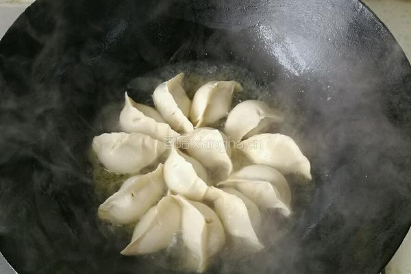 抱蛋煎饺的做法图解4