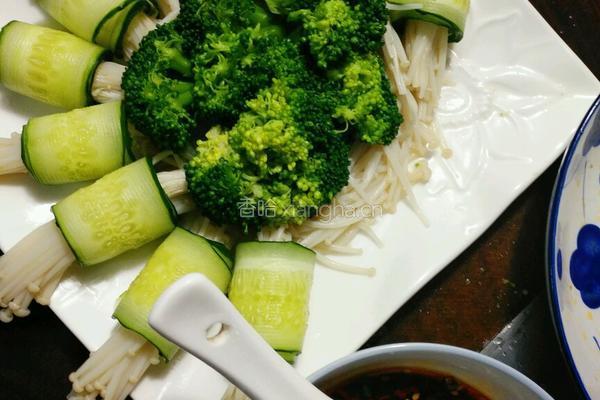 凉拌金针菇黄瓜卷的做法图解9