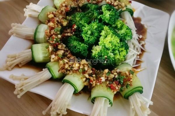 凉拌金针菇黄瓜卷的做法图解10
