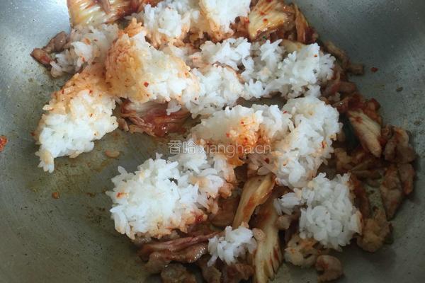 辣白菜炒饭的做法图解4