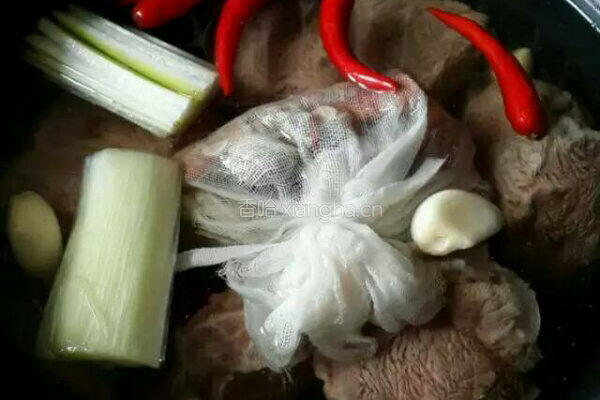 卤牛肉的做法图解3