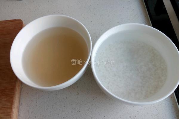 虾皮韭菜粥的做法图解1
