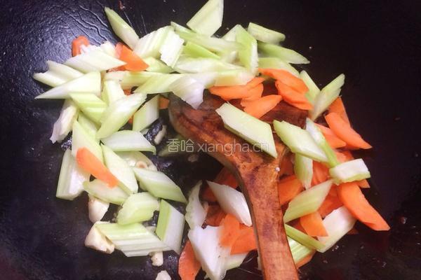 芹菜炒牛柳的做法图解4