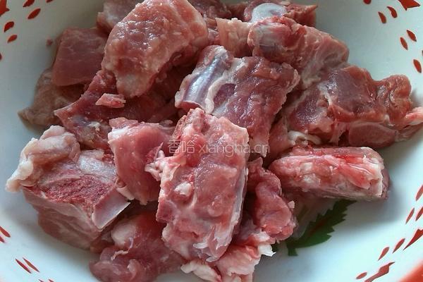 淮山玉米炖猪骨的做法图解1
