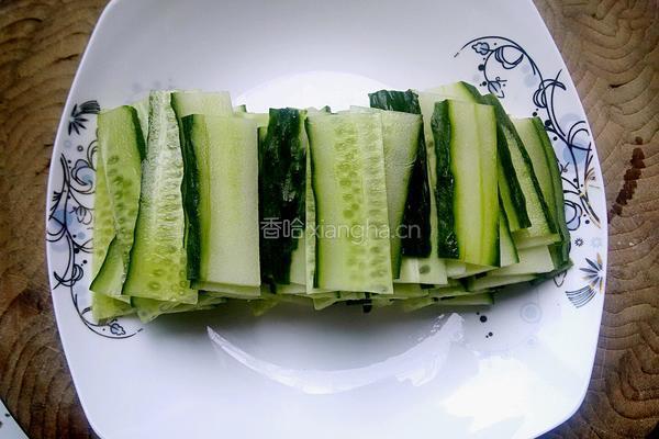 黄瓜皮蛋汤的做法图解2
