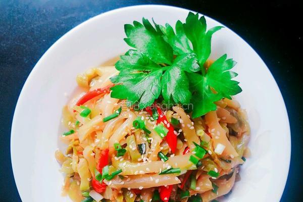 红椒芝麻炒榨菜的做法图解5