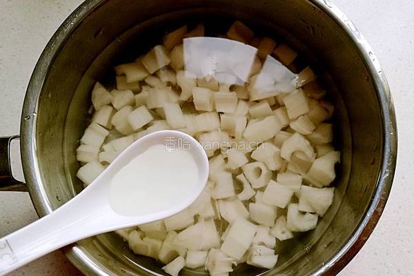 泡椒藕丁的做法图解3