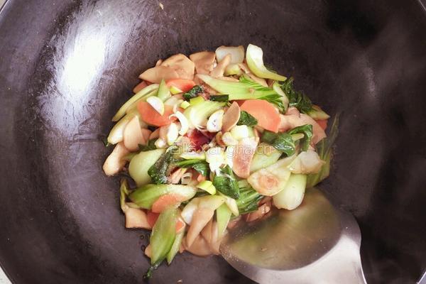 鸡腿菇炒油菜的做法图解7