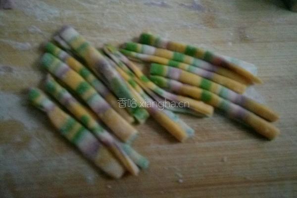 彩色面条的做法图解6