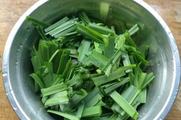 韭菜金针菇的做法图解3