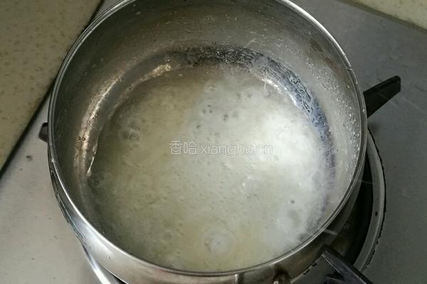 草莓奶油蛋糕卷的做法图解2