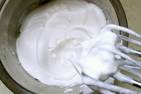 草莓奶油蛋糕卷的做法图解10