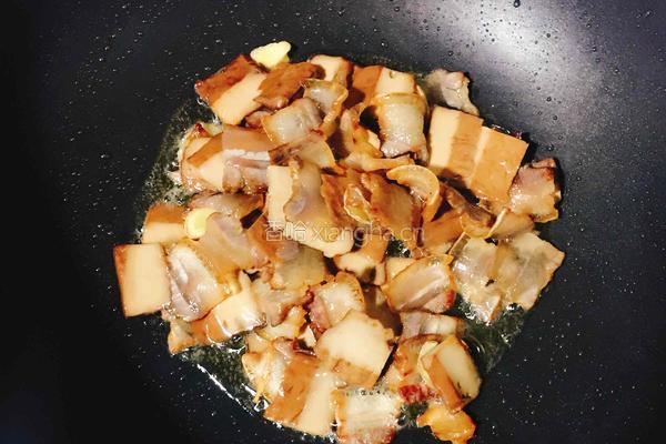 腊肉炒青蒜的做法图解3