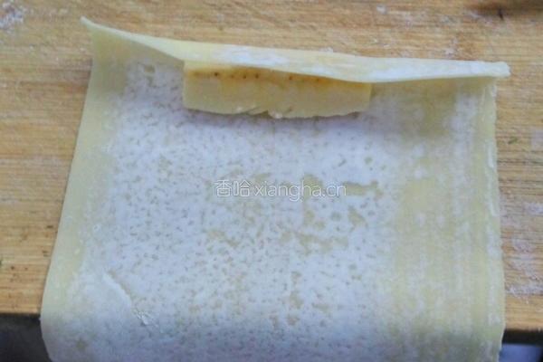 饺皮包香蕉的做法图解3