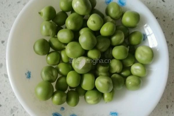 豌豆蛋清肠烩丝瓜的做法图解2