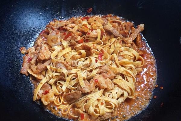 青椒豆腐皮炒肉的做法图解5